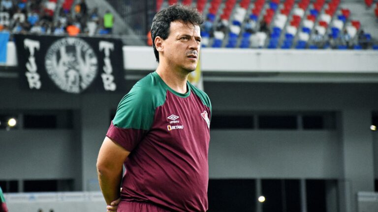 Diniz elogia vitória do Fluminense contra o Paysandu, mas prega calma com bom momento