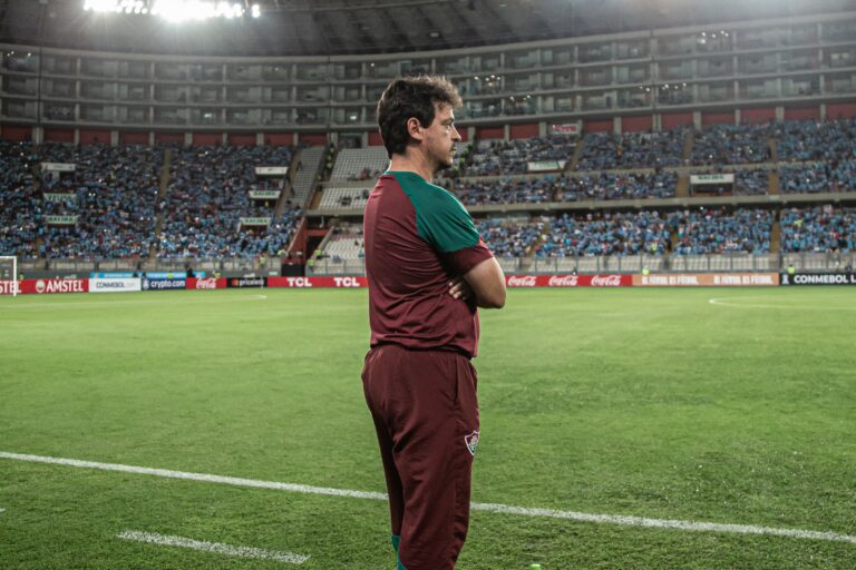 Diniz exalta atuação após vitória na estreia da Libertadores: “Orgulho para o torcedor”