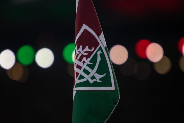 Fluminense repudia “comentário racista” de dono de grife sobre o pó de arroz