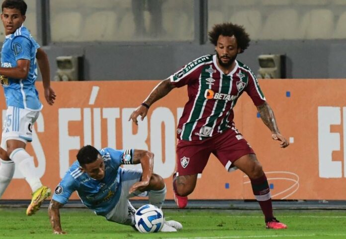 Na estreia de Marcelo, Fluminense vira sobre o Sporting Cristal com dois de Cano