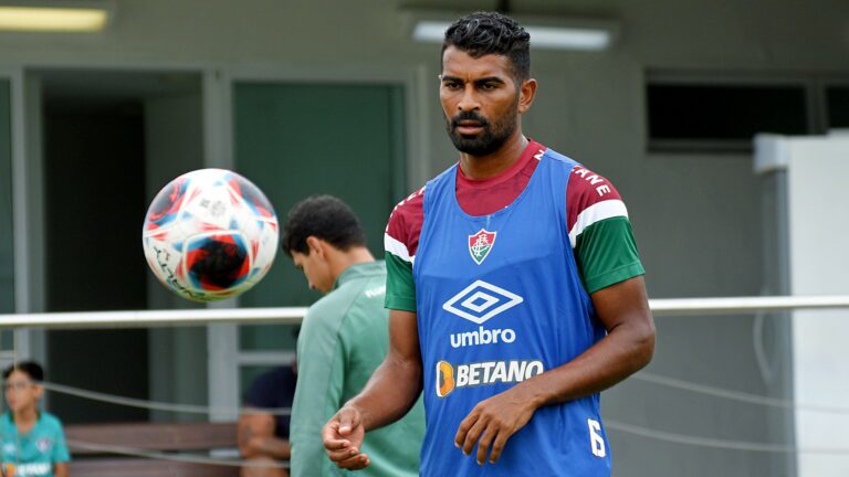 Thiago Santos exalta adaptação no Fluminense e recepção de Diniz