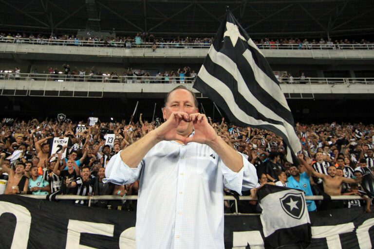 John Textor exalta boa fase do Botafogo e ressalta “início da temporada real”