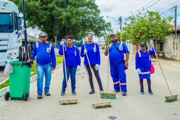 Linhares realiza serviços de limpeza, capina e poda em diversos pontos da cidade   		