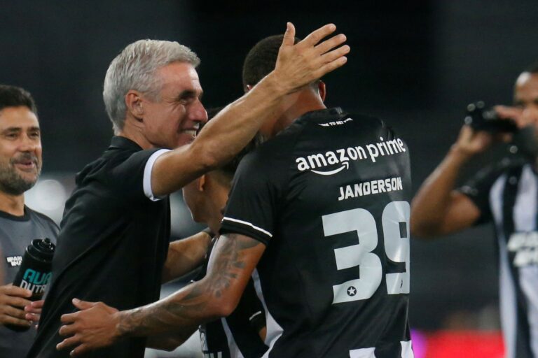 Luís Castro valoriza vitória contra Ypiranga e elogia promessas do Botafogo: “Qualidade não tem idade”