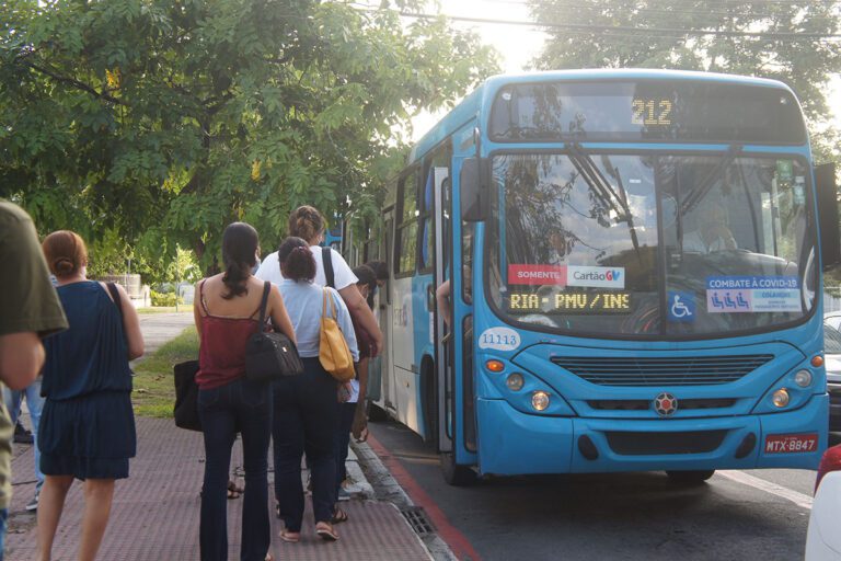 Ônibus: PLC dá passe livre para tratamento de saúde