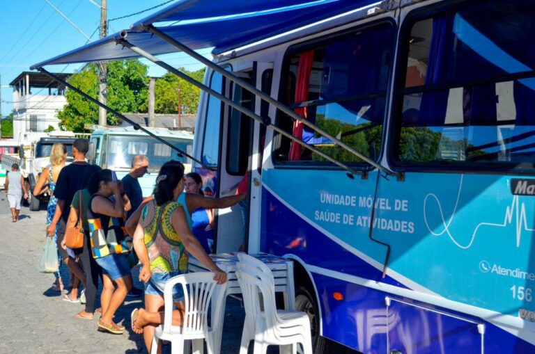 Ônibus da Saúde do Naps realiza mais de 400 atendimentos na feira livre do bairro Aviso   		