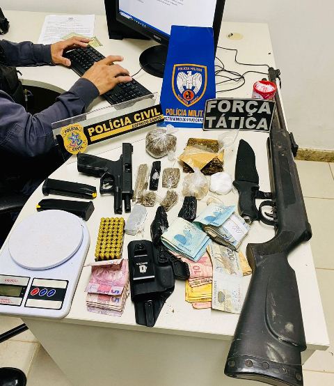 Polícia Civil apreende armas, drogas, munições e dinheiro durante operação em Barra de São Francisco