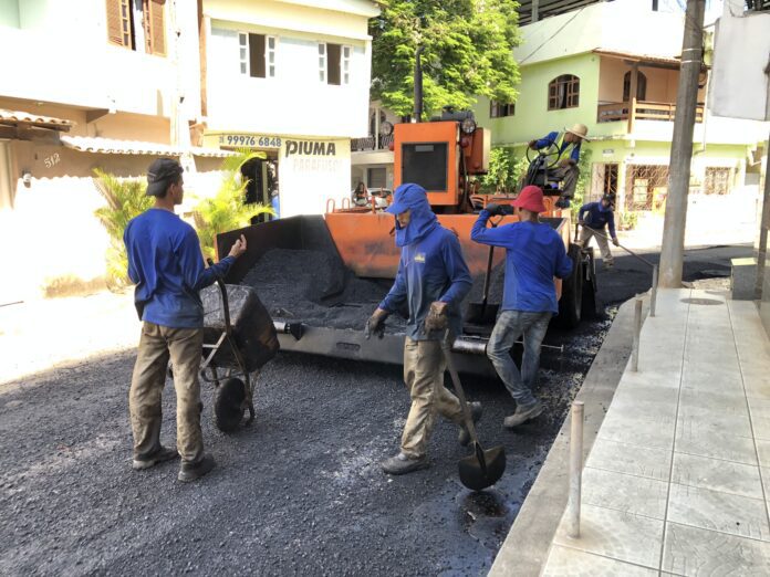 Programa ‘Asfalta Piúma’ da prefeitura chega ao bairro Tamarindo