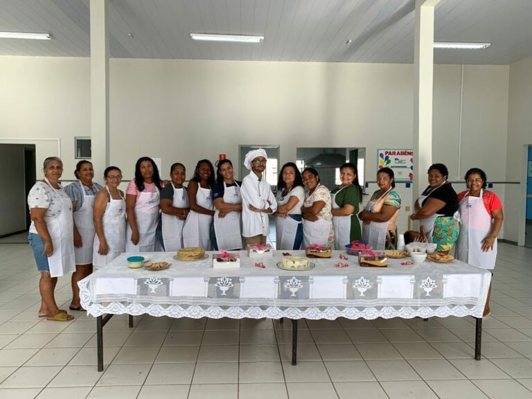 Qualificação: CRAS do bairro Interlagos forma mulheres em oficina de confecção de ovos de páscoa, bombons e alfajores   		