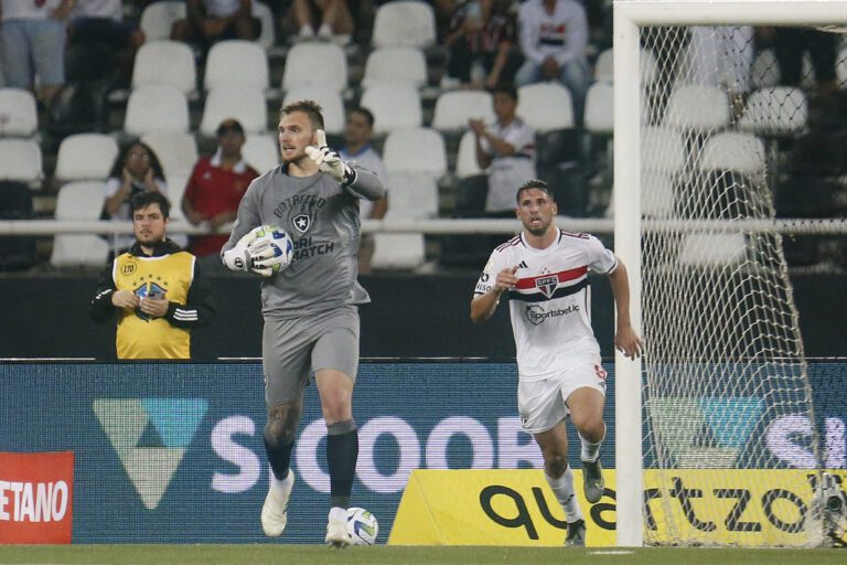 Revelado pelo São Paulo, Perri “fecha o gol” em vitória contra ex-clube