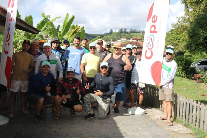 Secretaria de Meio Ambiente e grupo “Amigos do Rio” realizou ação ecológica no rio Cricaré neste último sábado (08)