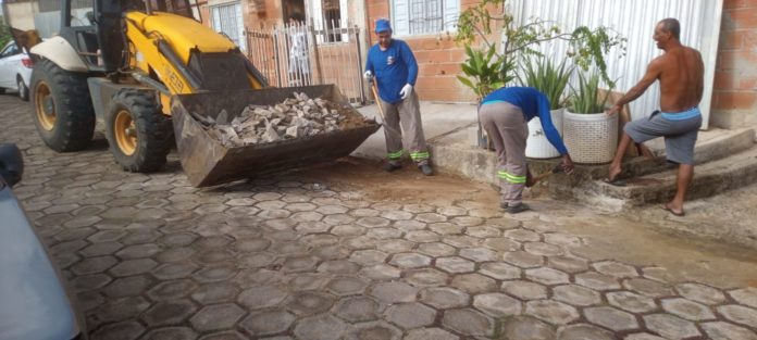 Secretaria de serviços realiza serviço de limpeza no município