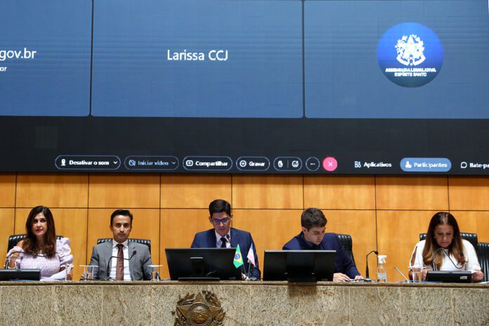 Visão monocular: PL sobre direitos avança na Casa 