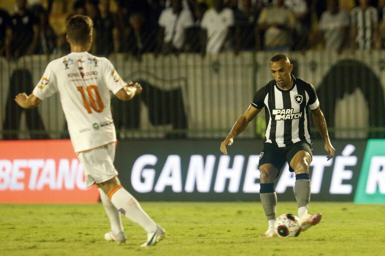 ​​​​​​​Marçal analisa vitória do Botafogo sobre o Audax e elogia Sauer: “Tem trabalhado quietinho”