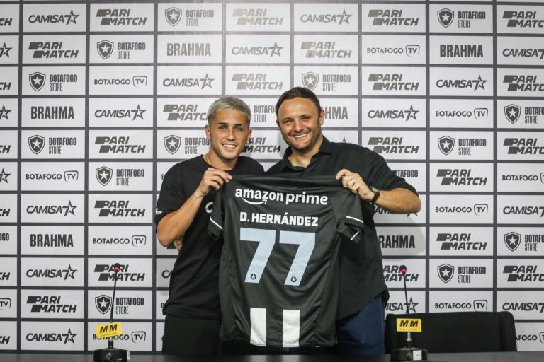 Apresentado pelo Botafogo, Diego Hernández destaca versatilidade no ataque
