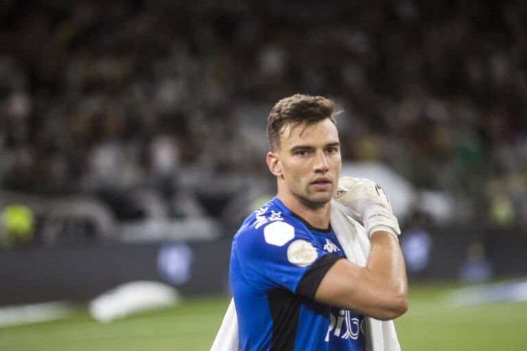 Barbieri rasga elogios a Léo Jardim no gol do Vasco: “Faz um grande campeonato”