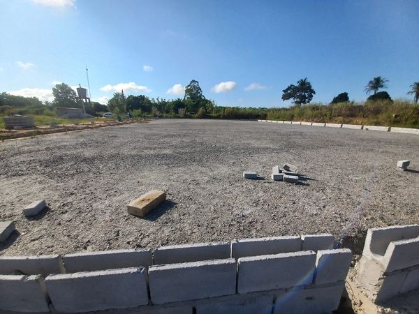 CAMPOS DE GRAMA SINTÉTICA EM FASE ADIANTADA DE CONSTRUÇÃO