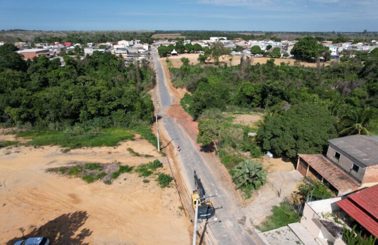 DANIEL SANTANA ASSINA ORDEM DE SERVIÇO E DÁ INÍCIO IMEDIATO ÀS OBRAS DE PAVIMENTAÇÃO REVITALIZAÇÃO DA LADEIRA DA COHAB