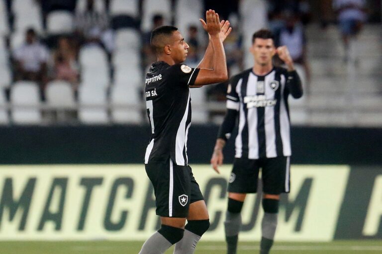 Destaque do Botafogo, Victor Sá admite sonho por título do Campeonato Brasileiro: “Não tem como não pensar”
