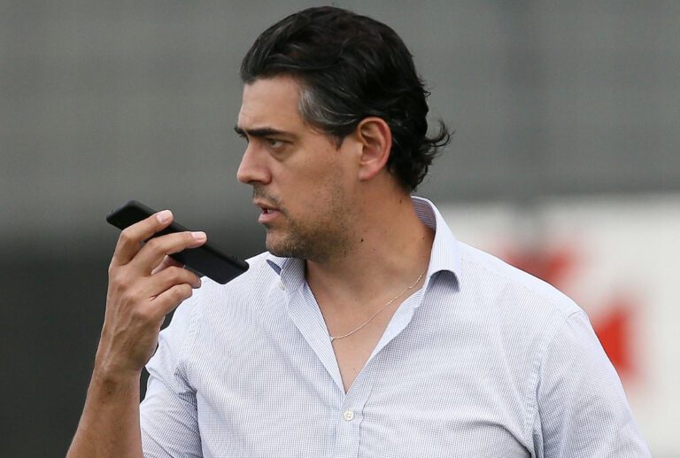 Diretor executivo do Vasco, Paulo Bracks defende técnico Barbieri