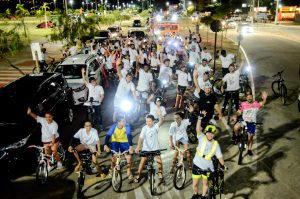 FAMÍLIAS REUNIDAS NO PEDAL FAÇA BONITO