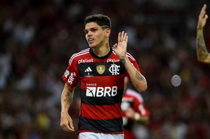 Ayrton Lucas celebra primeira convocação para a Seleção: “Nunca desistam dos seus sonhos”