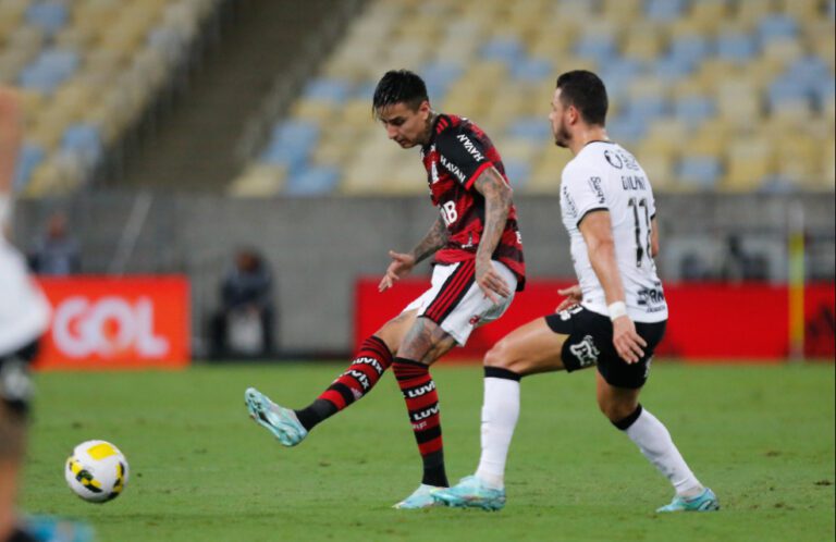 Corinthians venceu dois dos últimos dez jogos contra o Flamengo