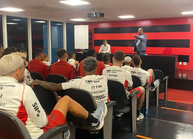 Elenco do Flamengo tem palestra sobre MP das apostas esportivas