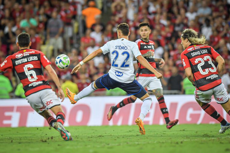 Gabigol perde pênalti e Flamengo empata com o Cruzeiro no Maracanã