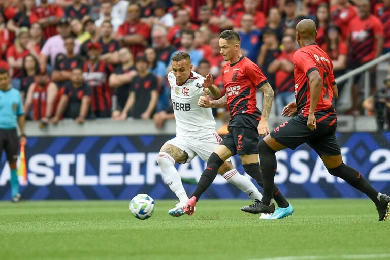 Léo Pereira pede concentração na defesa após Flamengo tomar virada do Athletico-PR