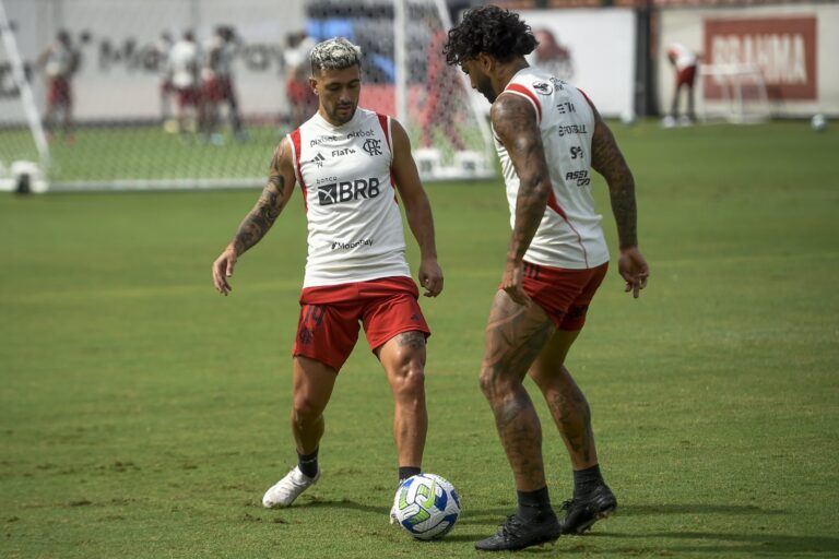 Pedro sofre lesão e está fora do confronto entre Flamengo e Athletico-PR