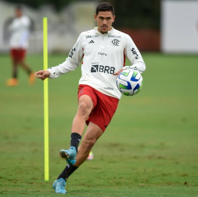 Pedro treina e reforça Flamengo para duelo contra o Fluminense pela Copa do Brasil