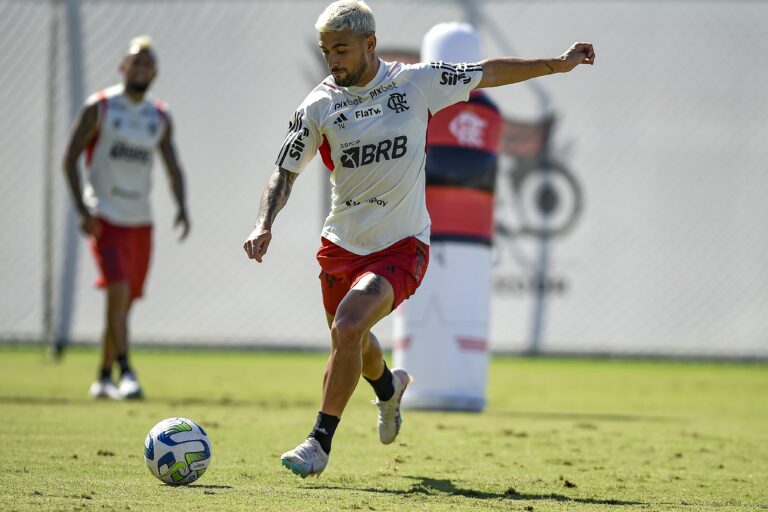 Sampaoli ganha “reforços” para duelo do Flamengo, no Chile, pela Libertadores
