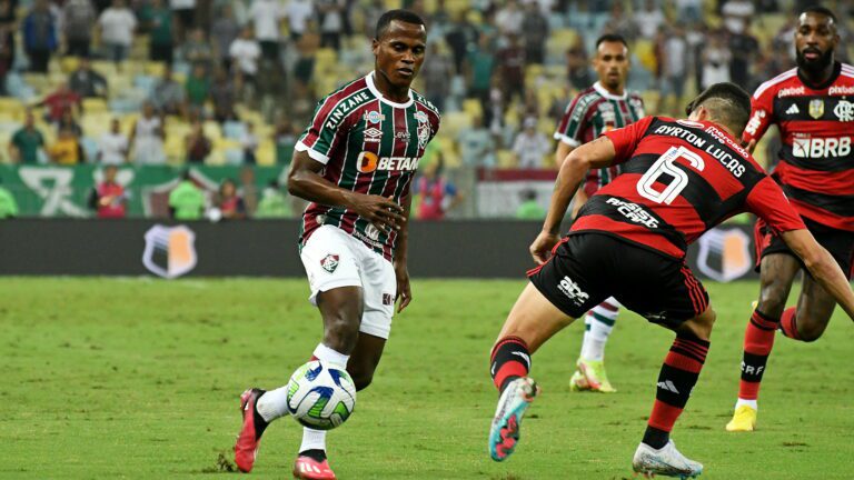 Com Felipe Melo expulso, Fluminense segura Flamengo na ida pelas oitavas da Copa do Brasil
