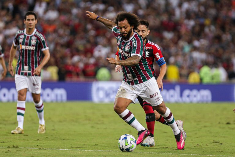 Diniz minimiza preocupação com Marcelo no Fluminense: “Em breve retorna aos treinos”