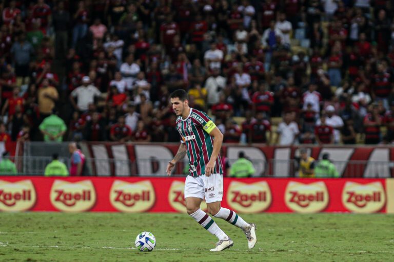 Nino destaca atuação do Fluminense com um jogador a menos contra o Flamengo