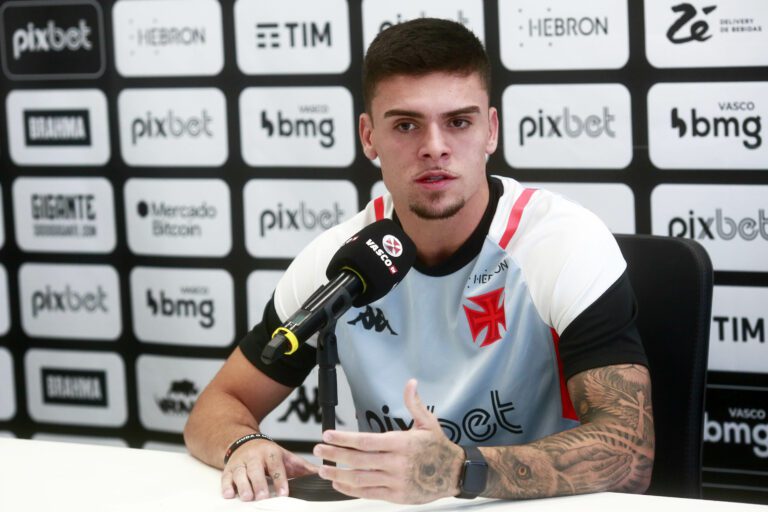 Gabriel Pec admite pressão com Vasco na zona de rebaixamento do Brasileiro