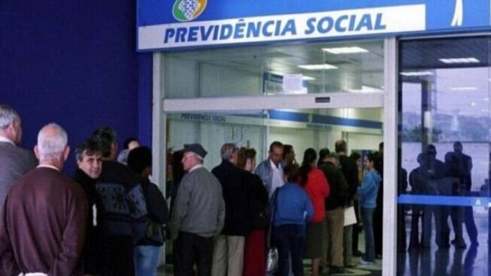 INSS anunciou mutirão para diminuir fila do BPC