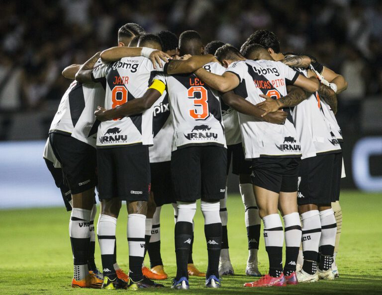 Léo Jardim avalia derrota do Vasco contra o Bahia em São Januário