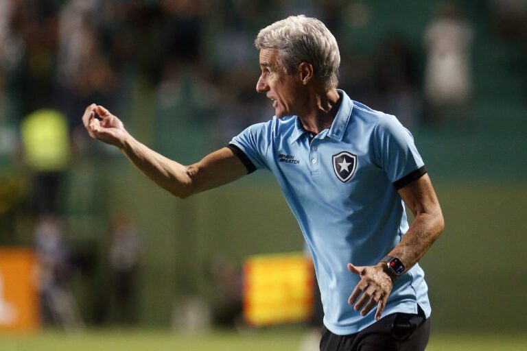 Luís Castro minimiza primeira derrota do Botafogo no Brasileirão: “Não caiu o mundo”