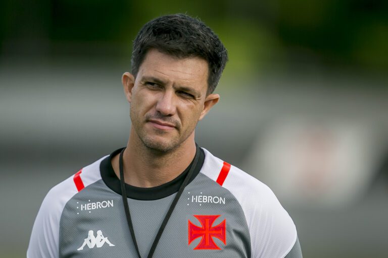 Maurício Barbieri admite falta de eficiência do Vasco em derrota para o Bahia: “Erramos muito”