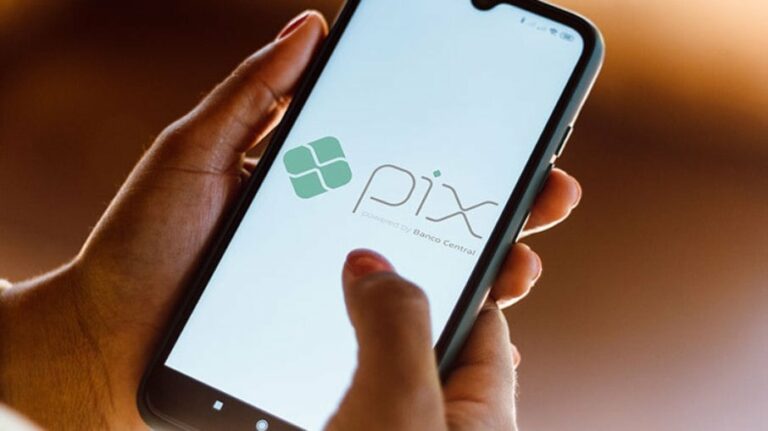 Pix supera cartões de crédito e débito em número de transações 
