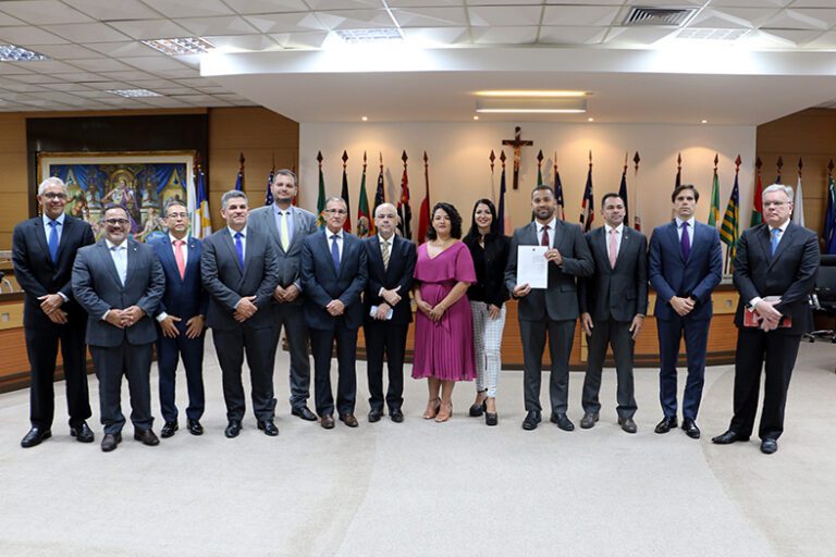 Prefeitura de Piúma e Poder Judiciário assinam termo de adesão para implementação do Escritório Social