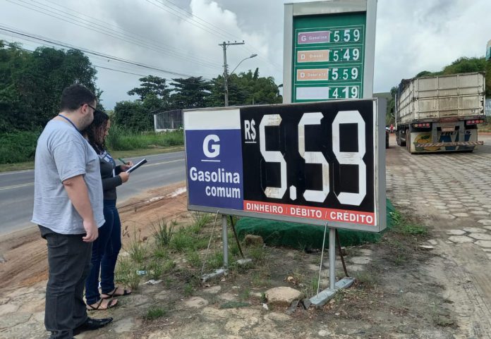 Procon de Nova Venécia monitora preços de combustíveis após pedido do Governo Federal
