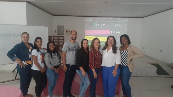 Professores de língua portuguesa realizam oficina sobre gêneros textuais