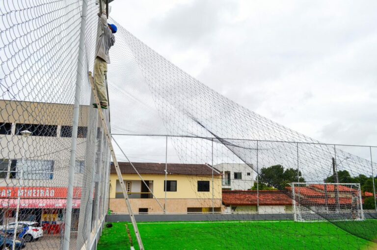 Redes de proteção são instaladas no Complexo de Esporte e Lazer do bairro São José   		