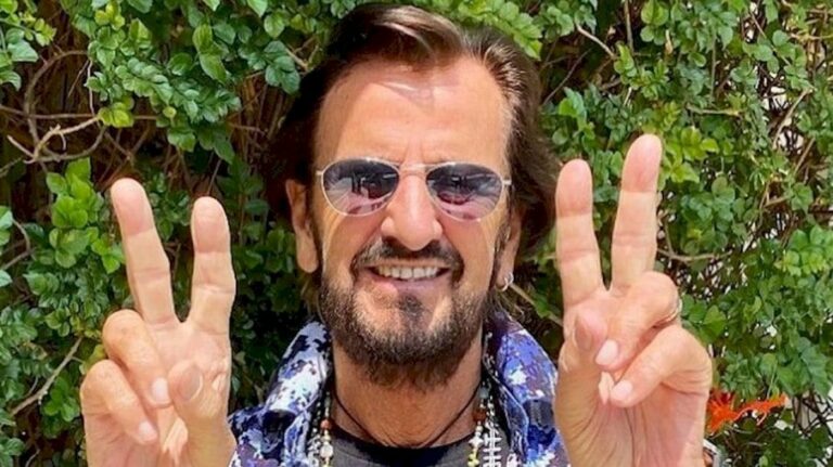 Ringo Starr volta a estrada em 2023 com novos shows pelos EUA