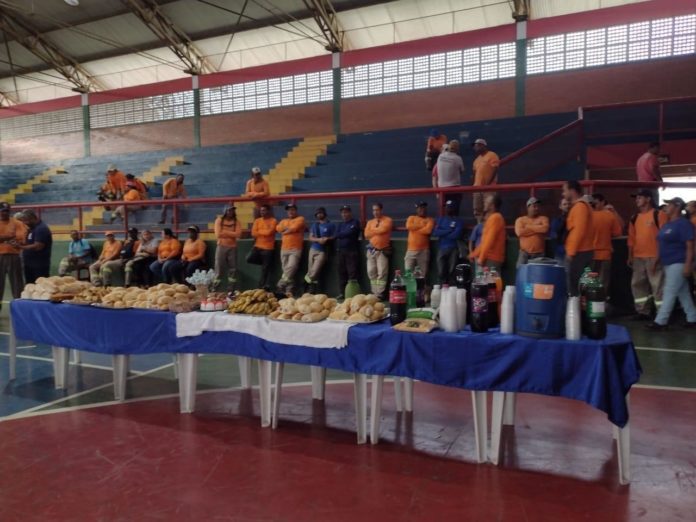 Secretaria de Obras faz homenagem ao dia do Gari