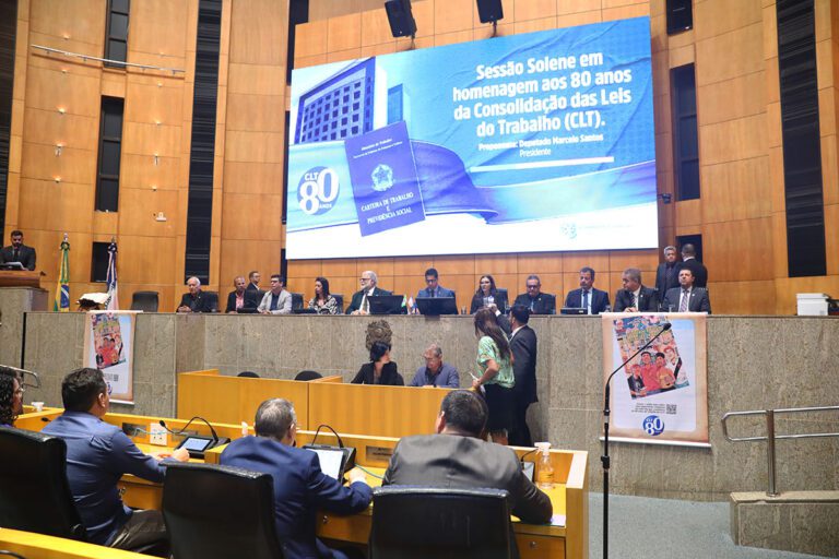 Sessão solene celebra os 80 anos da CLT