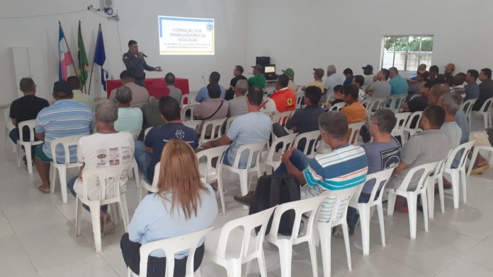 Trabalhadores da educação têm formação sobre combate à violência no ambiente escolar